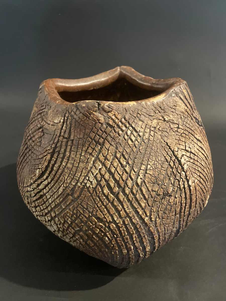 Globular ceramic ikebana vase by Lizama 