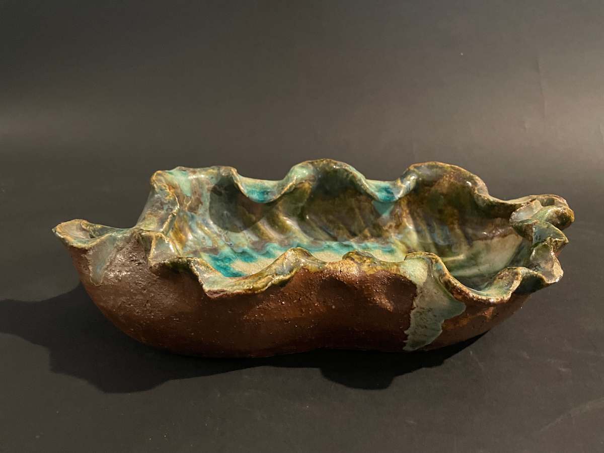 Ceramic ikebana vase with scalloped rim 