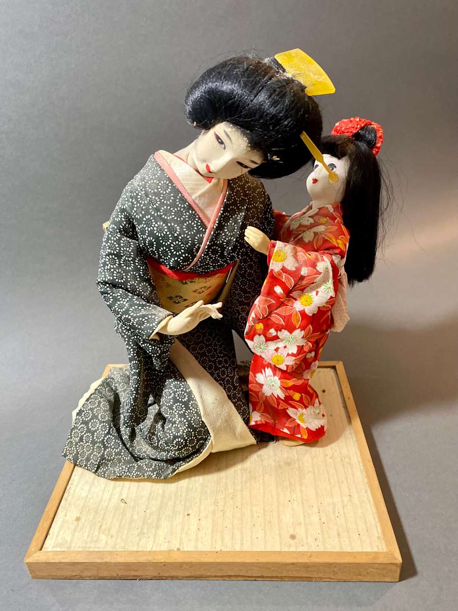 Oiran and attendant dolls 