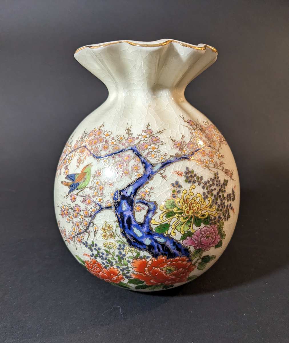 Globular ceramic vase 
