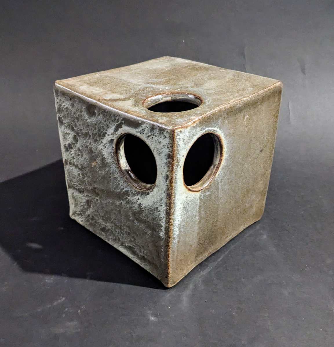 Cube-shaped ceramic ikebana vase by Ping Wei 