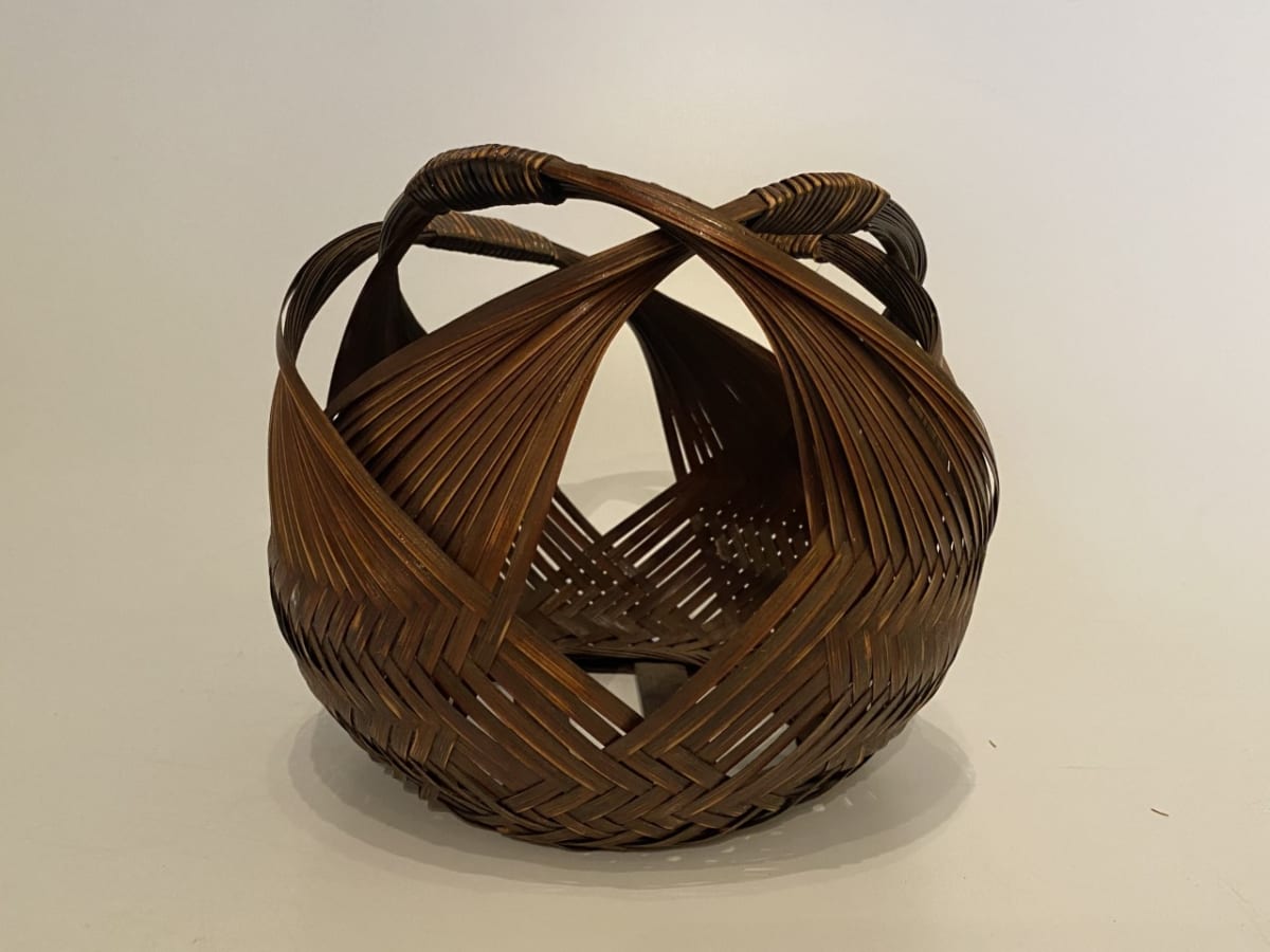 Globular ikebana basket 