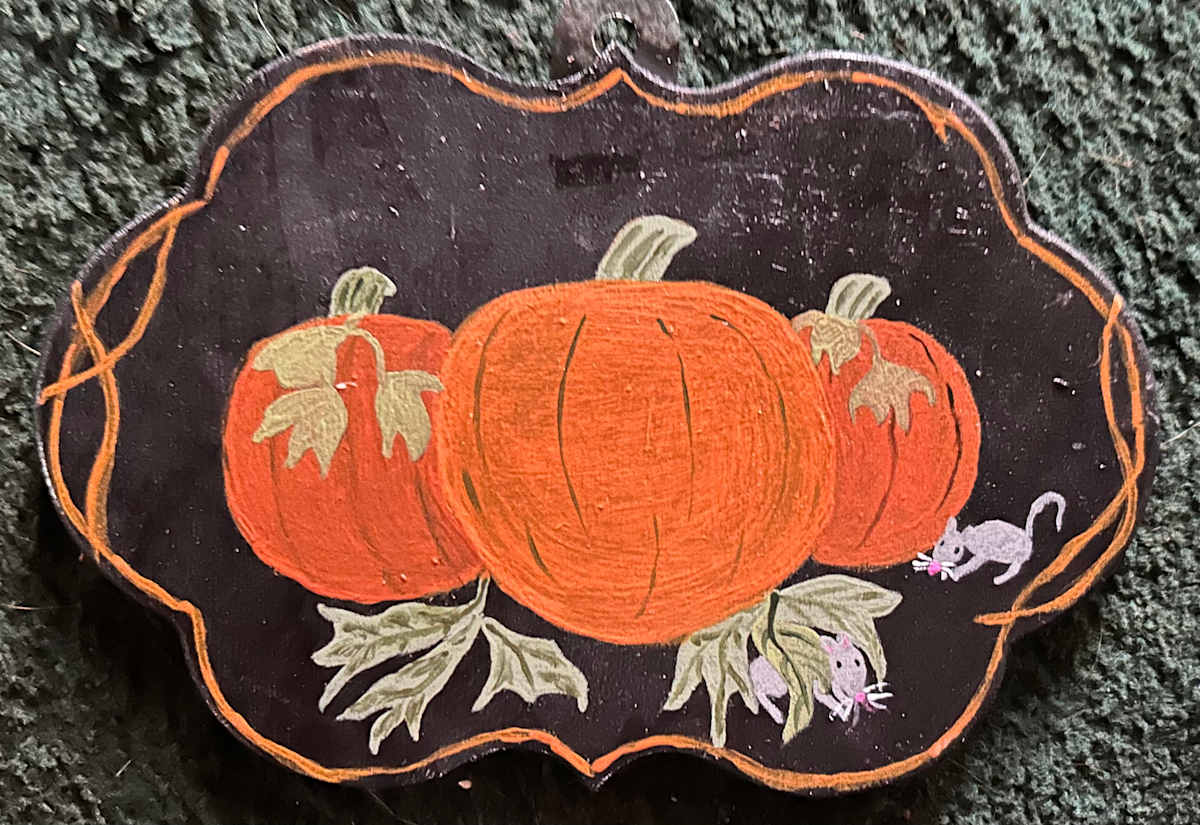 3 Pumkins by Lee Gray 