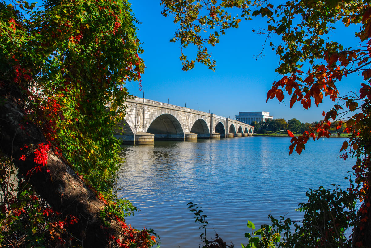 Memorial Bridge / Lincoln Monument in Autumn 