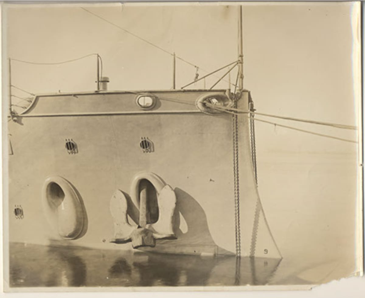 War ship anchor (damaged corner) 