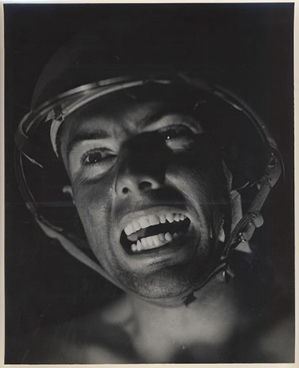 War Soldier screaming 