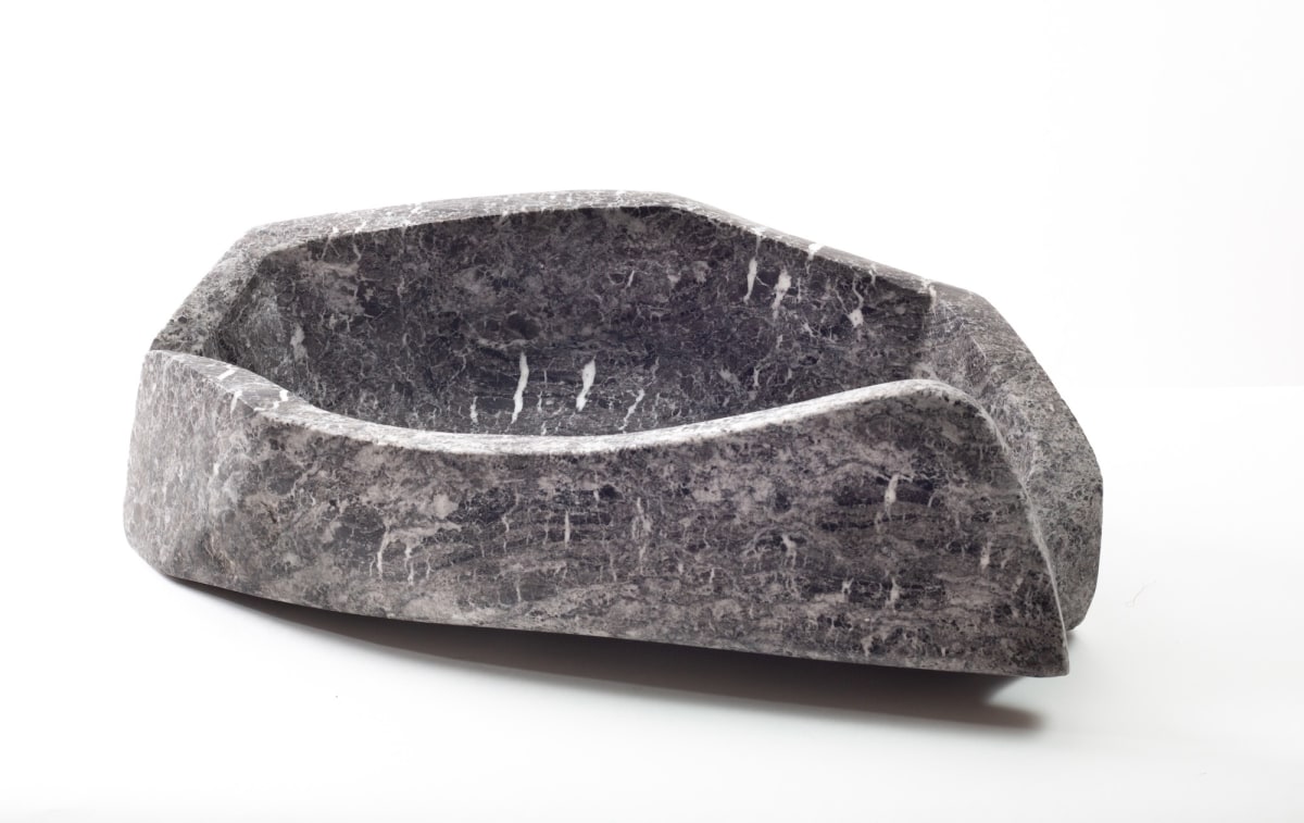 stone black and white centerpiece by Robin Antar, Image 1.