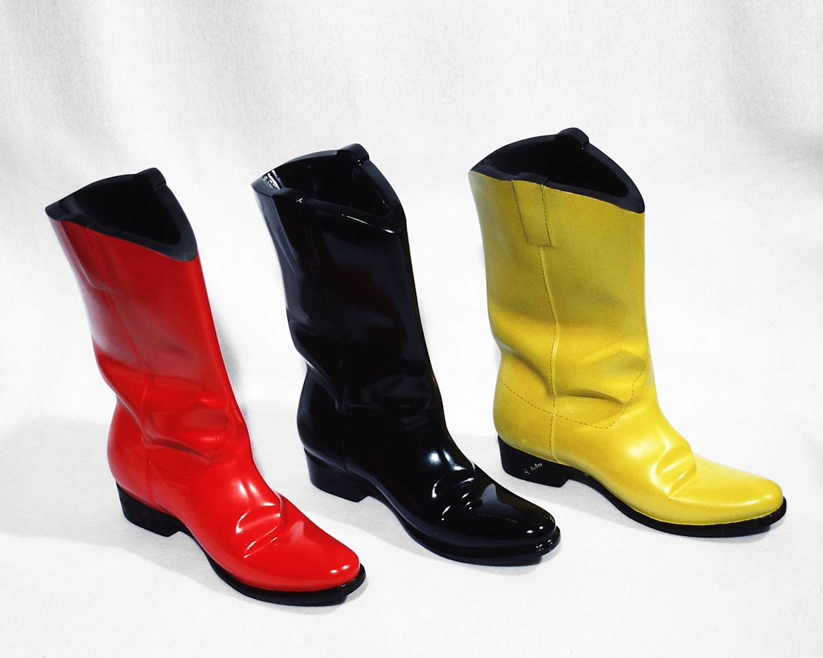riding boot reproduction / yellow- 31/200 by Robin Antar, Image 1.