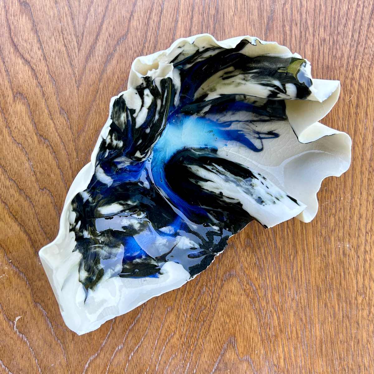 A Crack in the Still of the Night - Form no3 by Tamara Rafkin, Image 1.