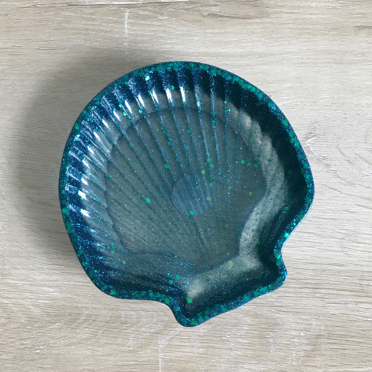 Dark Mermaid Scallop Shell Tray by Colorvine by Kelsey 