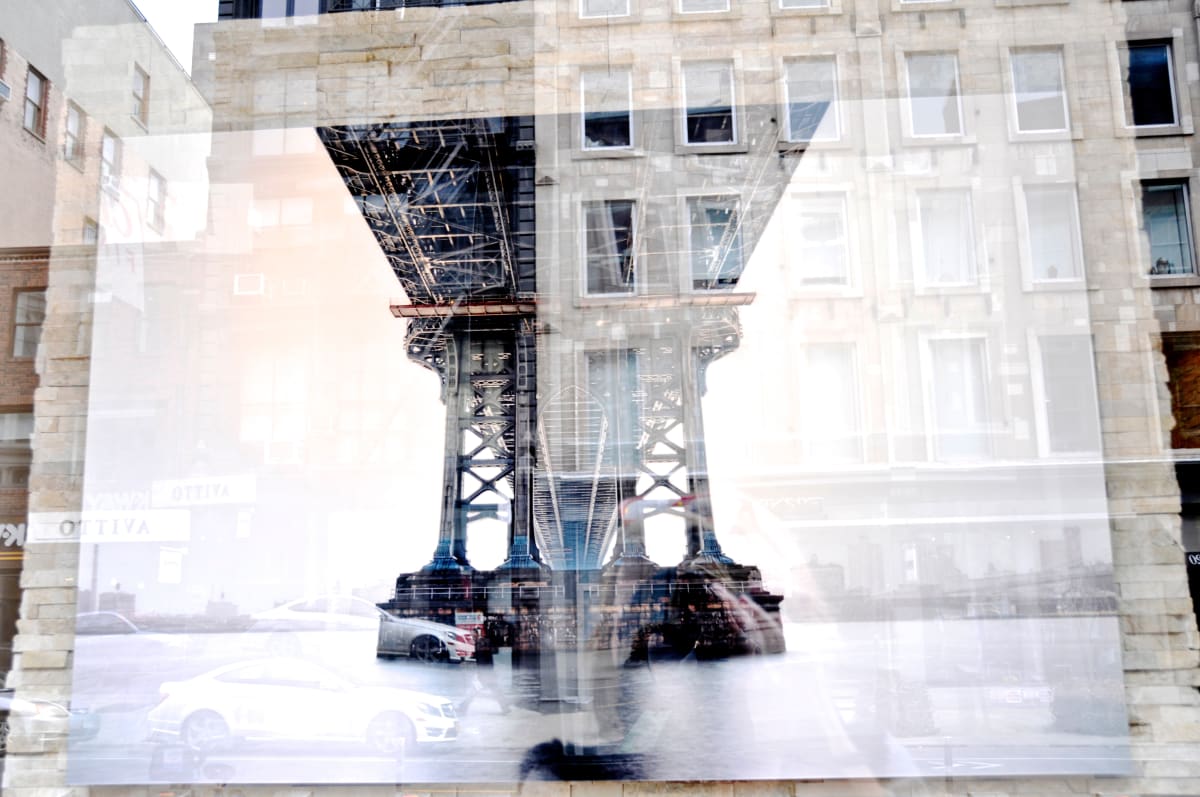 Reflecting on the Brooklyn Bridge 