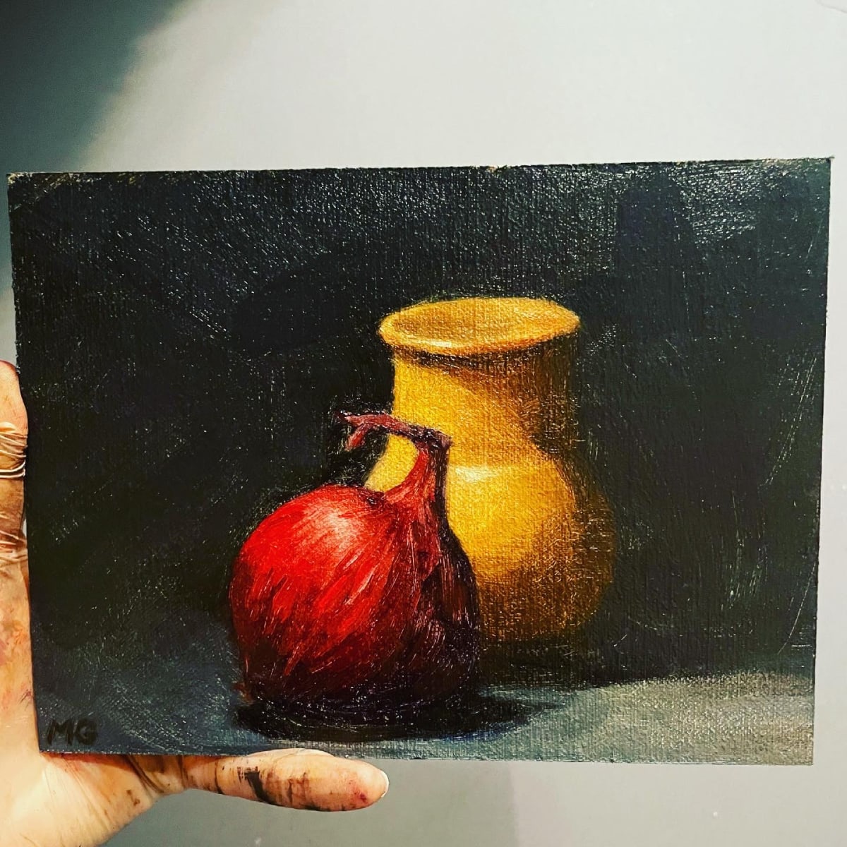 Study of a red onion and terracotta pot by Maddy Gyselynck Fine Art 