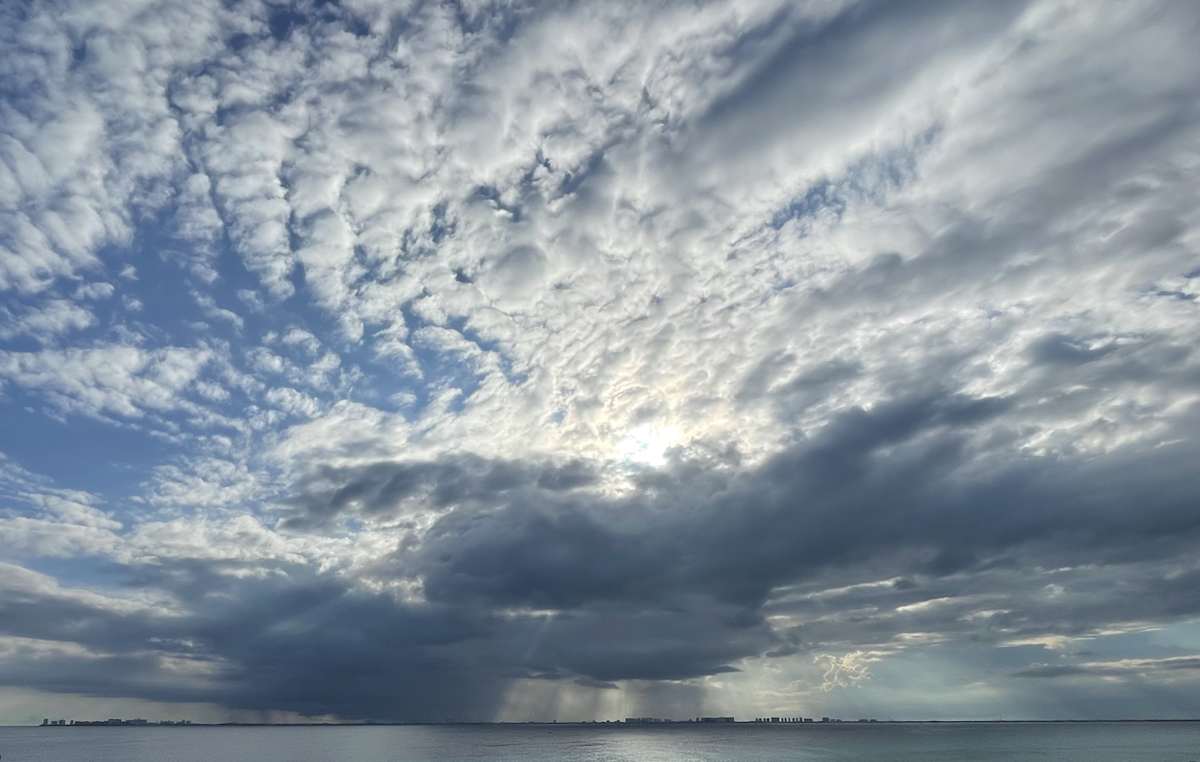 Nube siete by Mauricio Athie 