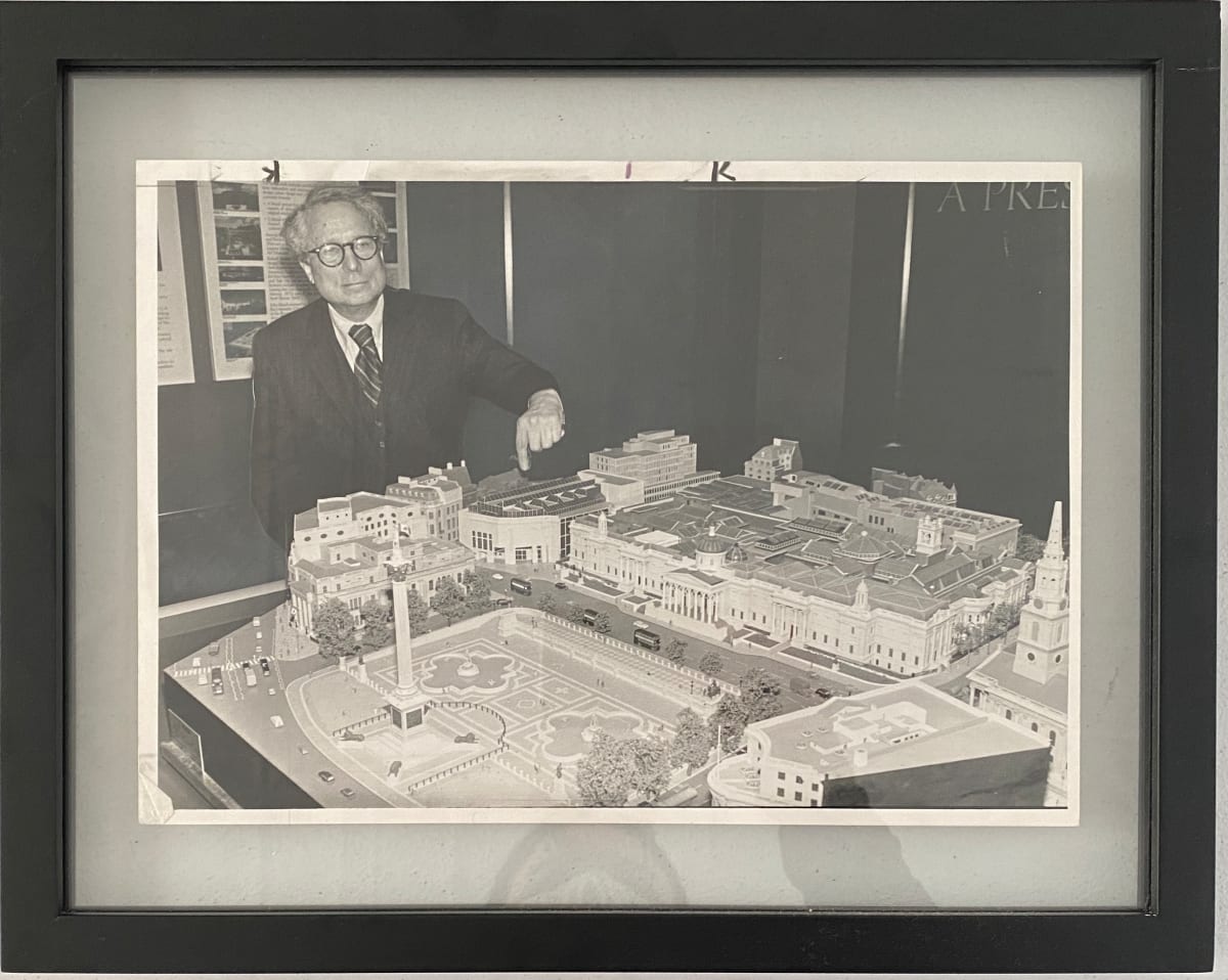 Robert Venturi with model of his design for the proposed extension for the National Gallery by Srdja Djukanovic 