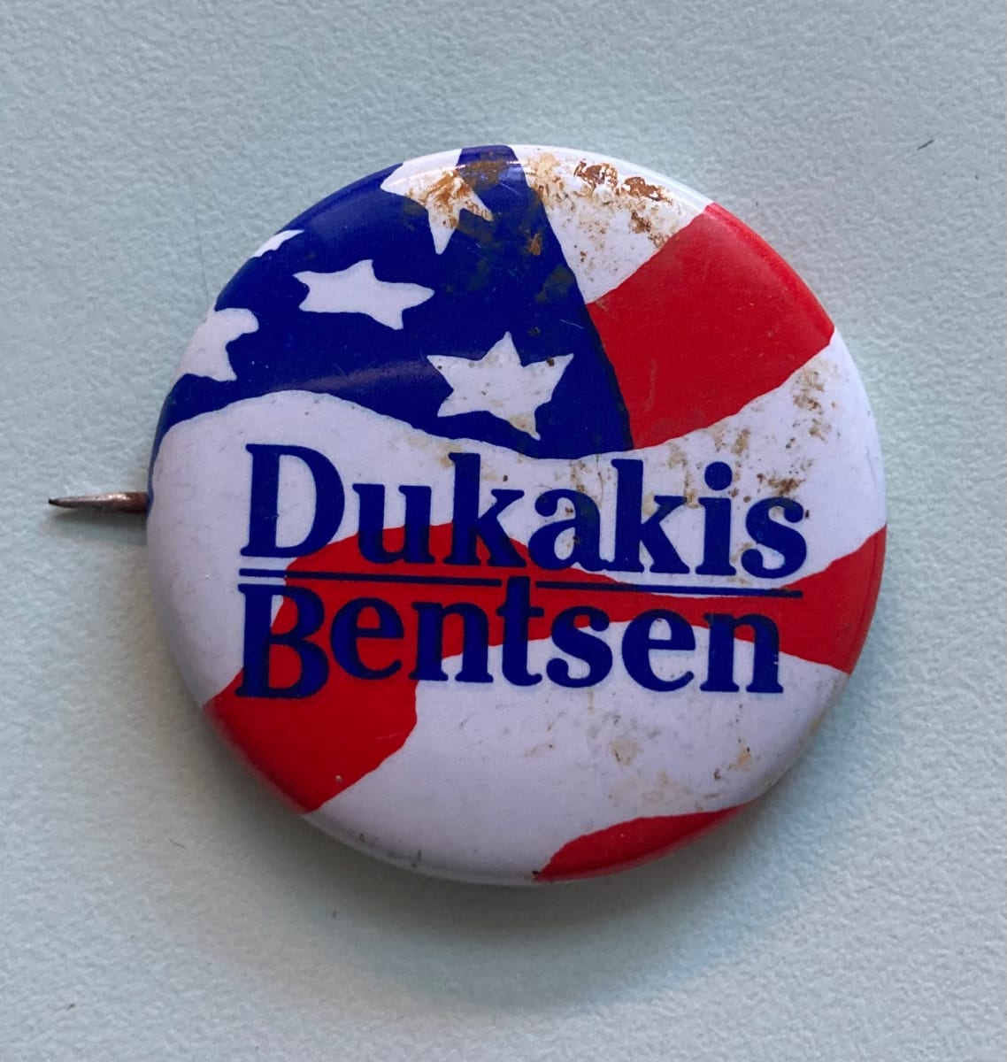Michael Dukakis Lloyd Bentsen campaign button by political campaign, Image 1.