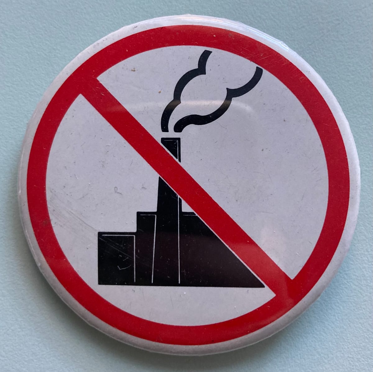 Anti-pollution button by political campaign, Image 1.