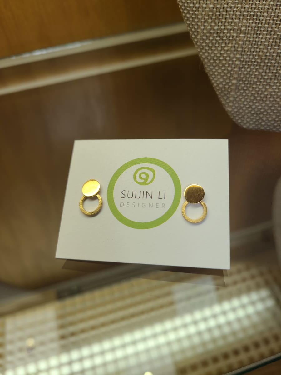 MV. 20E Earrings by Suijin Li 