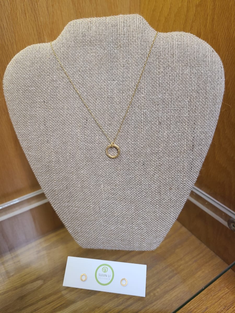 Circle pendant by Suijin Li 