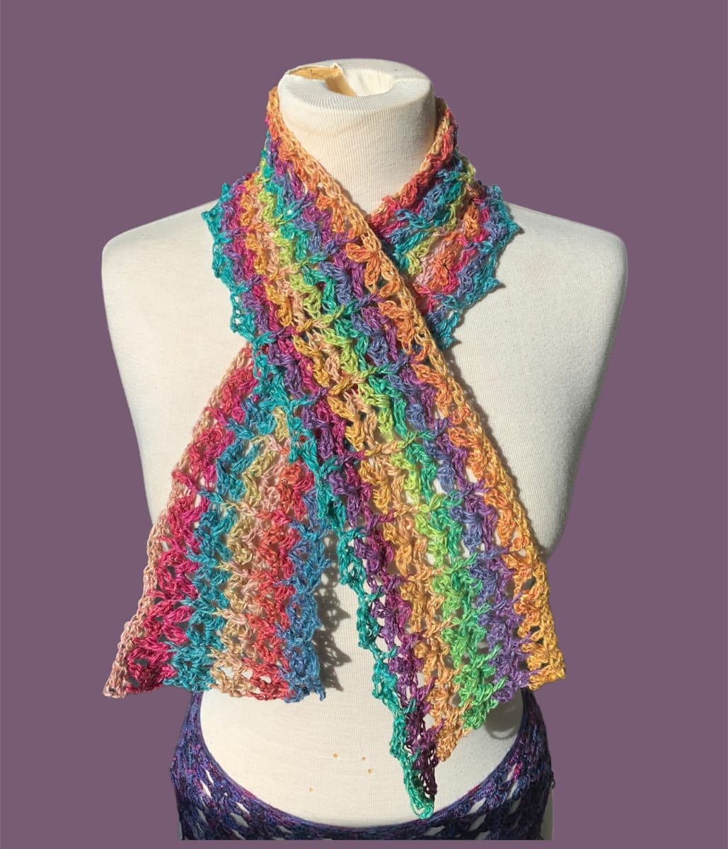 Crochet Shell Scarf by Suzy Hasanin 