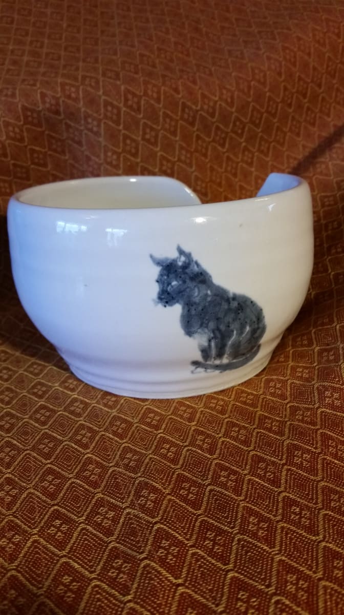Kitty yarn bowl! : r/Pottery