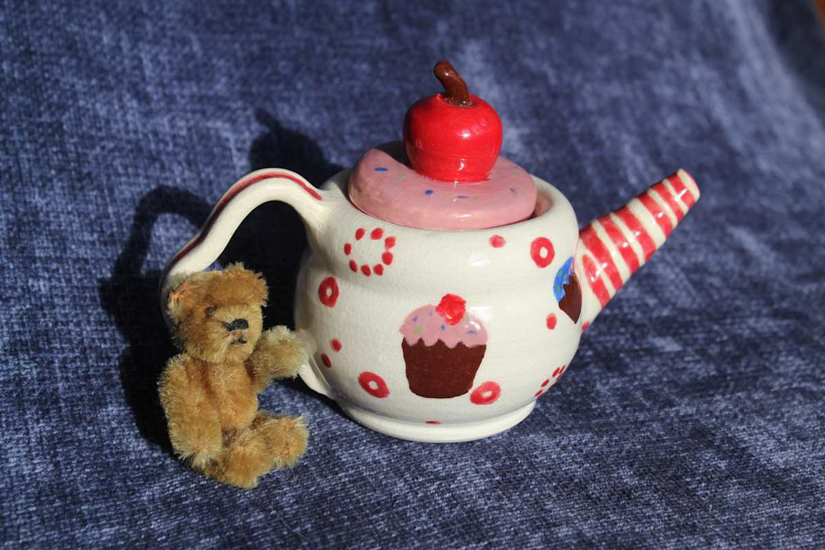 Cupcake Teapot, Image 2.