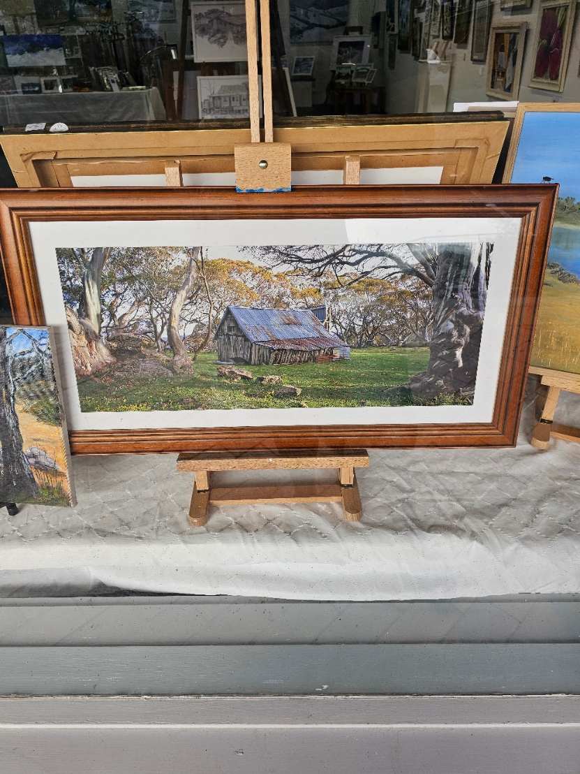 Wallace Hut by Mike Edmondson, Image 1.