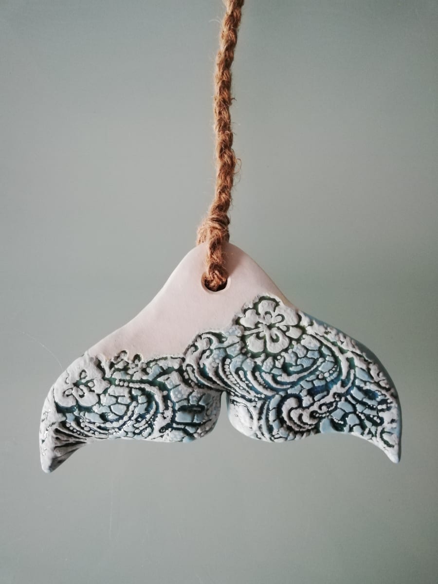 Whale Tail Lace XXIII small by Jo Richards Hooker Artist 