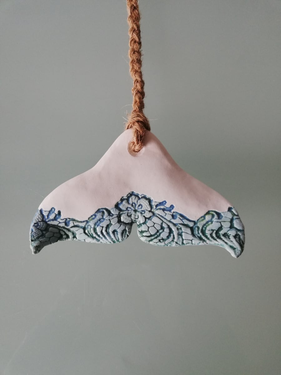 Whale Tail Lace XXIV small by Jo Richards Hooker Artist 