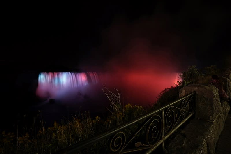 Niagara Falls, Ontario, Canada by Robert von Sternberg 