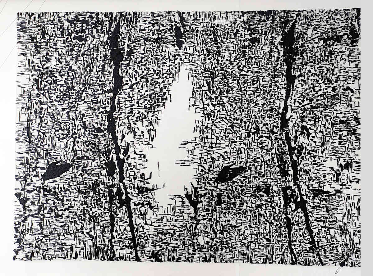 Deborah Jafif - Fragmentos de un lenguaje perdido by Da Silva Gallery / GALLERyLABS  Image: Memoria conceptual
En la superficie se despliega un tejido de signos que parecen pertenecer a un idioma olvidado. El origen —una cascada de agua— se ha desdibujado, quedando solo su sombra convertida en trama. Los hilos negros se entrecruzan como trazos de una escritura imposible, un alfabeto sin traducción. La obra conserva la vibración del flujo, pero en silencio: un eco visual donde el agua se volvió palabra y la palabra, ruina.
.
Desde mi infancia, el hilo ha sido mi forma de conexión con el mundo. Aprendí a bordar con mi abuela, y
desde entonces, se convirtió en mi medio de expresión. Con él uno pensamientos, tejo ideas y transformo
materiales cotidianos en narrativas visuales.
El hilo, casi invisible, deja un rastro, une, se desgarra y escribe mi historia. Es anterior a la escritura, teje el
mundo como las palabras construyen el lenguaje. Cada puntada suma tiempo, cada hebra da cuerpo a la
obra.
No dejo de pensar, de imaginar, de hilar. El hilo y yo estamos conectados, creando un lenguaje propio donde
la memoria, el presente y el futuro se entrelazan en cada tejido.
.........

Desde mi infancia, el hilo ha sido mi forma de conexión con el mundo. Aprendí a bordar con mi abuela, y desde entonces, se convirtió en mi medio de expresión. Con él uno pensamientos, tejo ideas y transformo materiales cotidianos en narrativas visuales. El hilo, casi invisible, deja un rastro, une, se desgarra y escribe mi historia. Es anterior a la escritura, teje el mundo como las palabras construyen el lenguaje. Cada puntada suma tiempo, cada hebra da cuerpo a la obra. No dejo de pensar, de imaginar, de hilar. El hilo y yo estamos conectados, creando un lenguaje propio donde la memoria, el presente y el futuro se entrelazan en cada tejido.