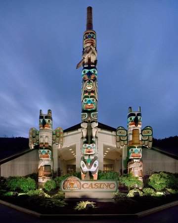 Middle Pole at Casino Entrance by Dale Faulstich  Image: Center Totem