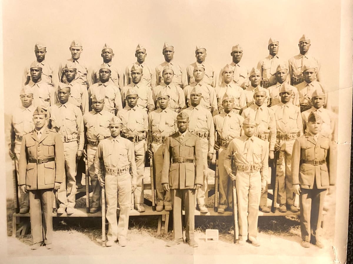 Group photo of WWI African American soldiers, Image 2.