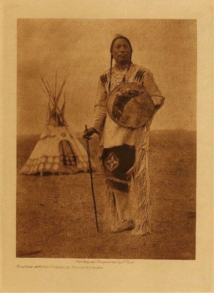 Akatsim-atsissi “Whistle Smoke” - Piegan by Edward Sheriff Curtis 