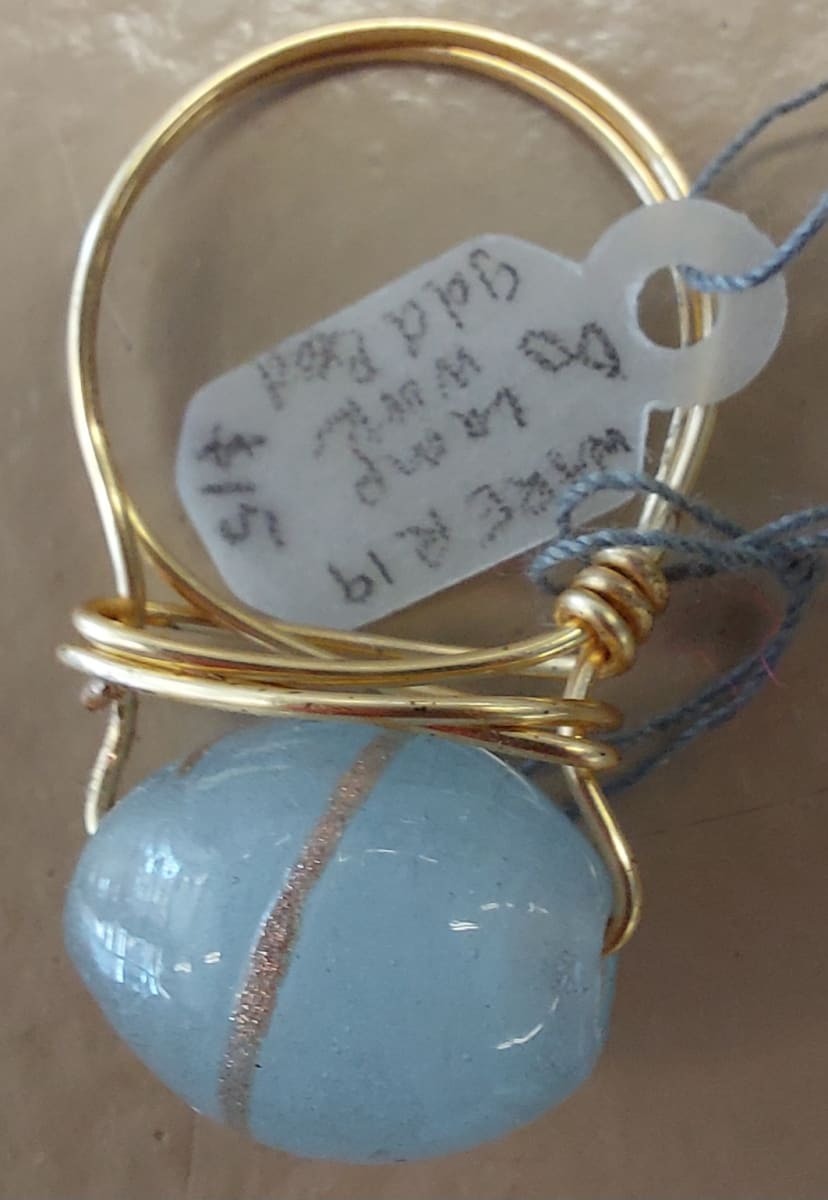 Oval Sky Blue & gold lampwork bead on gold by Becky Rump/Ware  Image: lamp work on gold