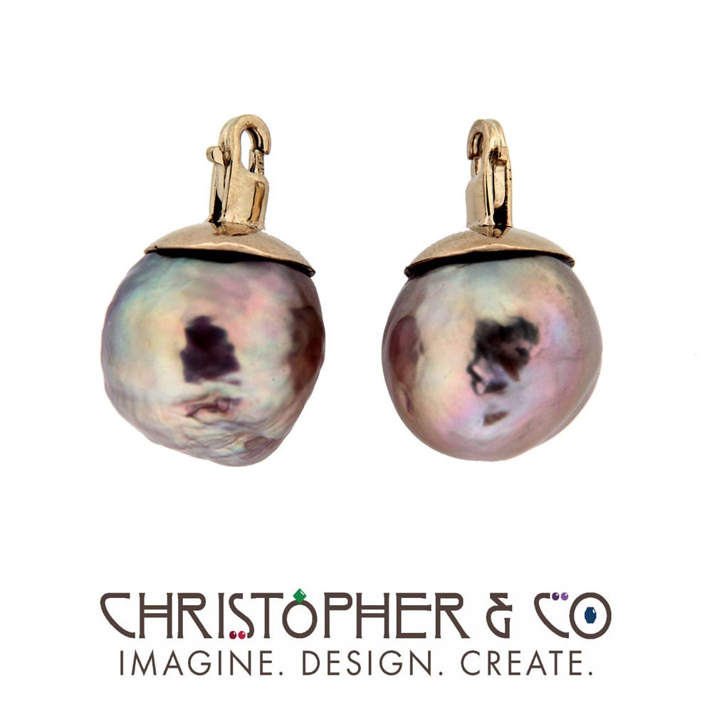 CMJ H 13127  Gold Element Pair set with pink Ming pearls by Christopher M. Jupp  Image: CMJ H 13127  Gold Element Pair set with pink Ming pearls by Christopher M. Jupp