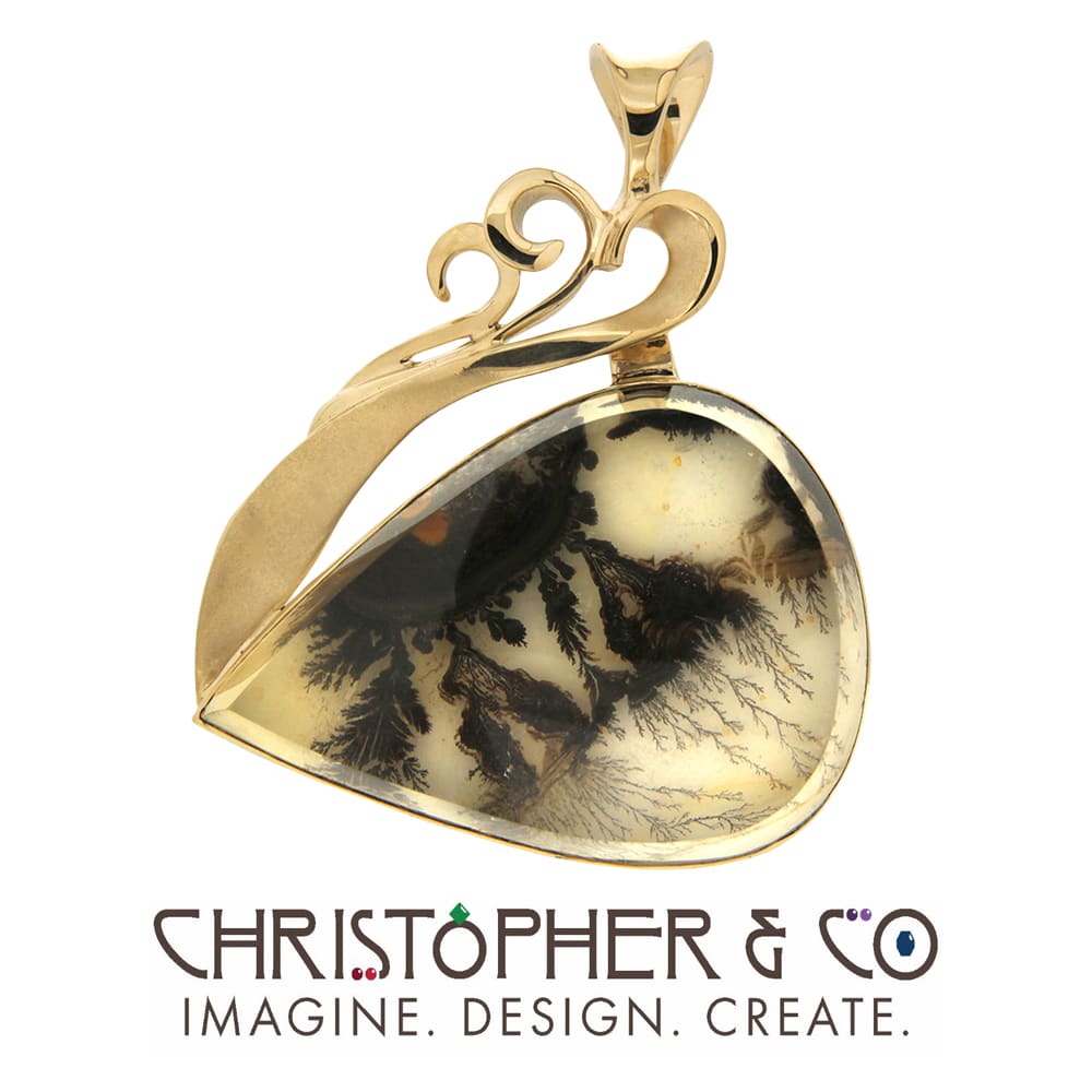 CMJ N 21115 Gold pendant set with dendritic agate designed by Christopher M. Jupp.  Image: CMJ N 21115 Gold pendant set with dendritic agate designed by Christopher M. Jupp.