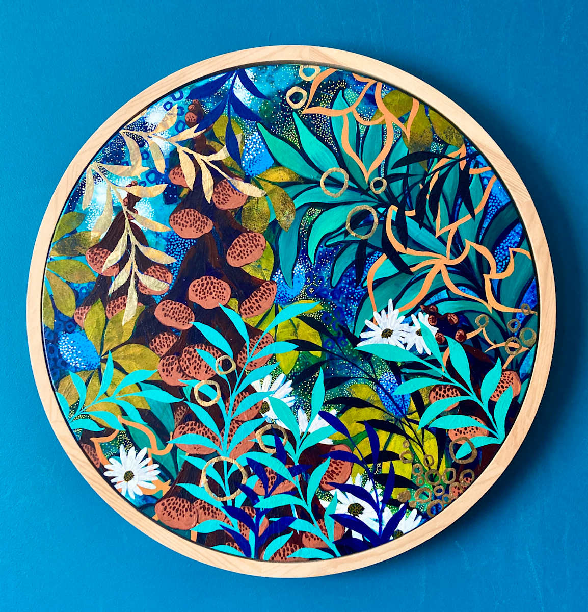 Rosalind by Clare Hogan  Image: A magical porthole into the garden…