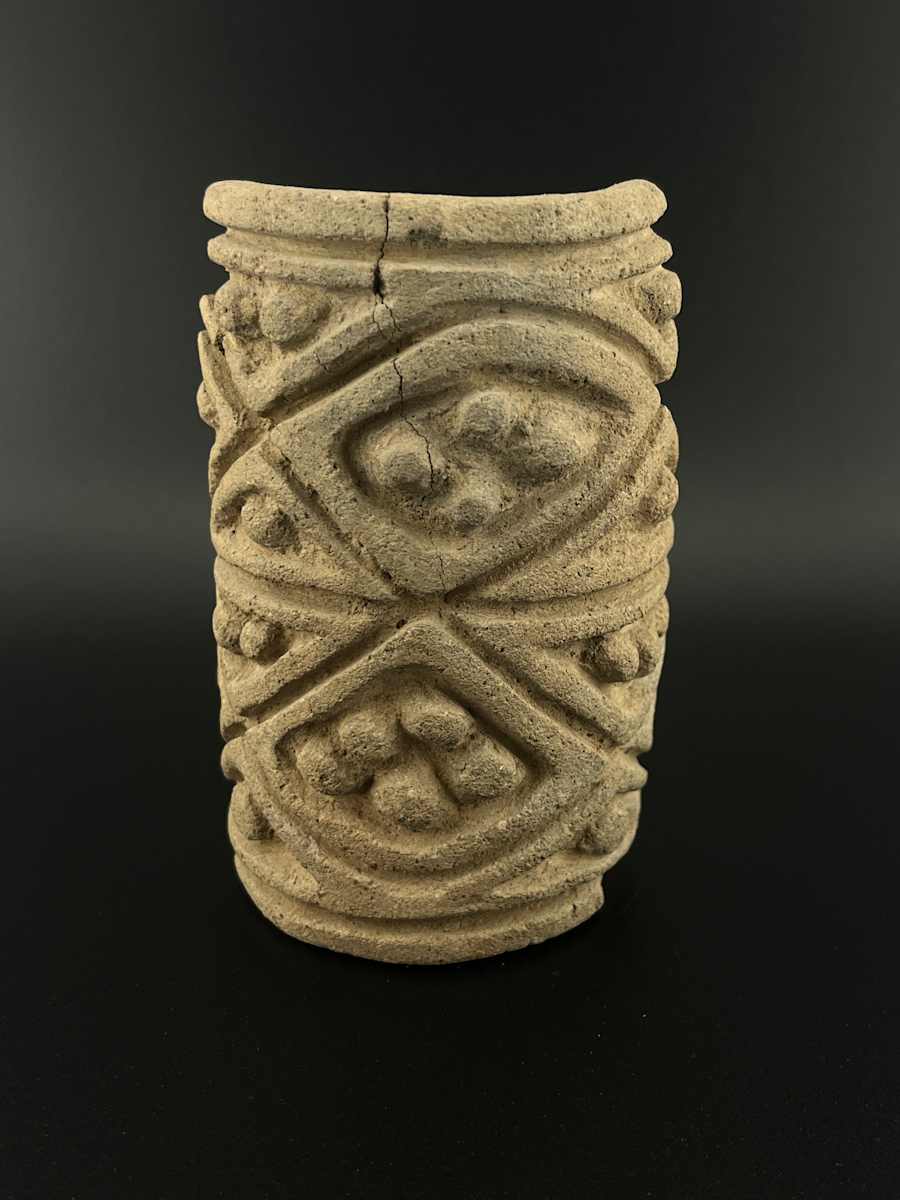 Stamp Roller (?) by Once-known Manteño Carver, Image 1.