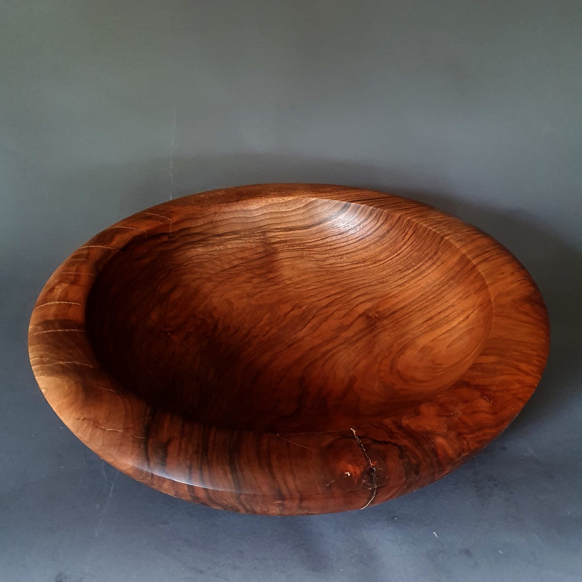 walnut bowl 2020_1 by Simon King 