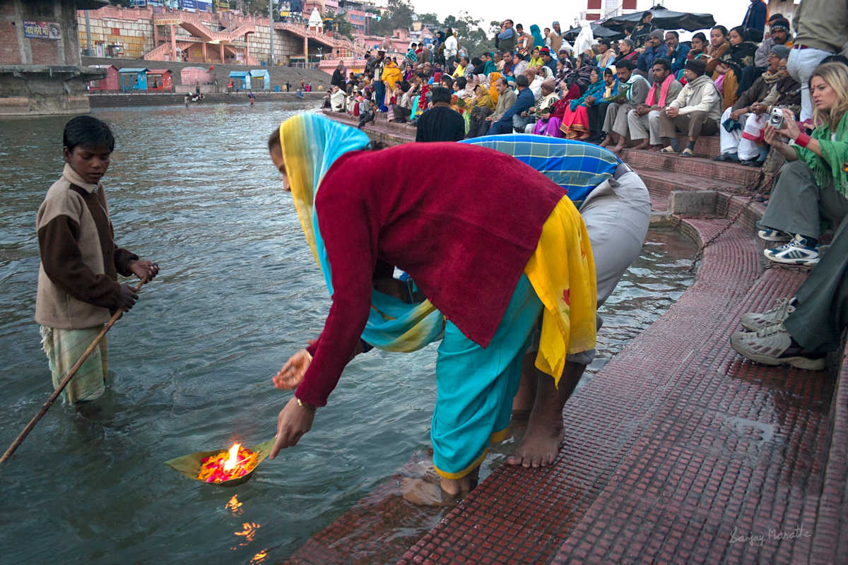 Offering Ganges, Haridwar (2005) by Sanjay Marathe  Image: A woman offers a 'diya' (lamp) to the river Ganges at Har-ki-pauri ghat in Haridwar, Uttarakhand, India.