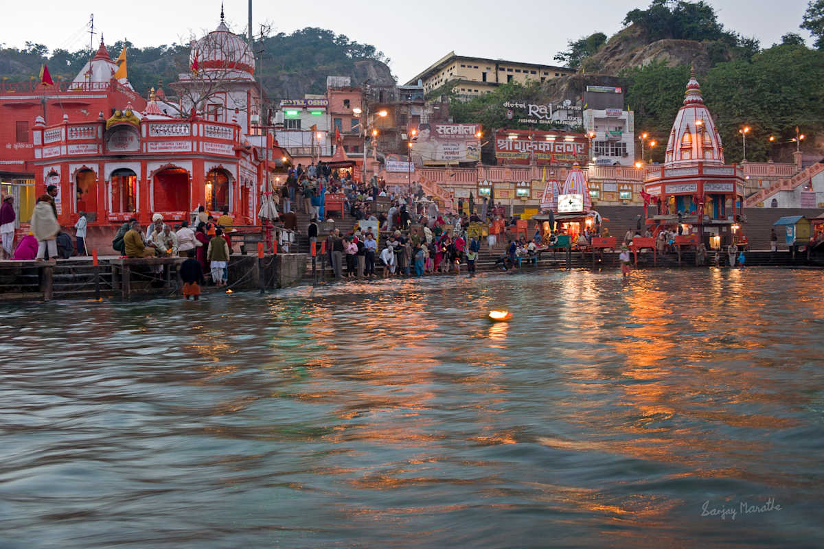 Dusk At Ghat-1, Haridwar (2005) by Sanjay Marathe  Image: The Har-Ki-Pauri ghat at dusk in Haridwar, Uttarakhand, India.