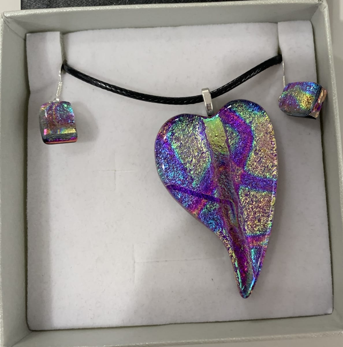 Vibrant Pink heart pendant set by Inez Jenkins 