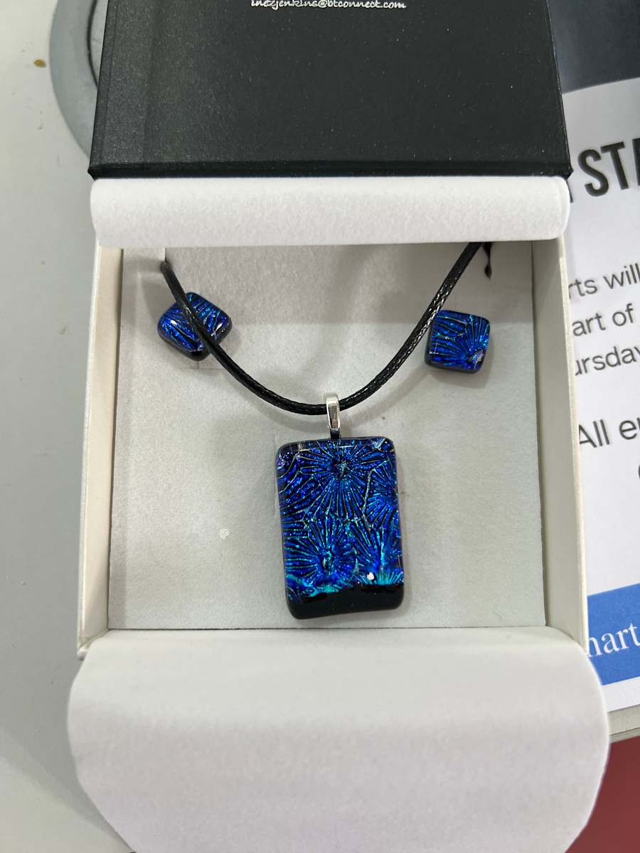 Cobalt Blue Florentine Pendant set by Inez Jenkins  Image: Cobalt Blue Florentine Pendant set by Inez Jenkins