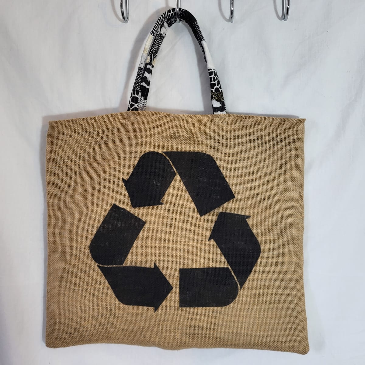 "Recycled" jute shopper by Alison Carrie  Image: "Recycled" jute shopper by Alison Carrie