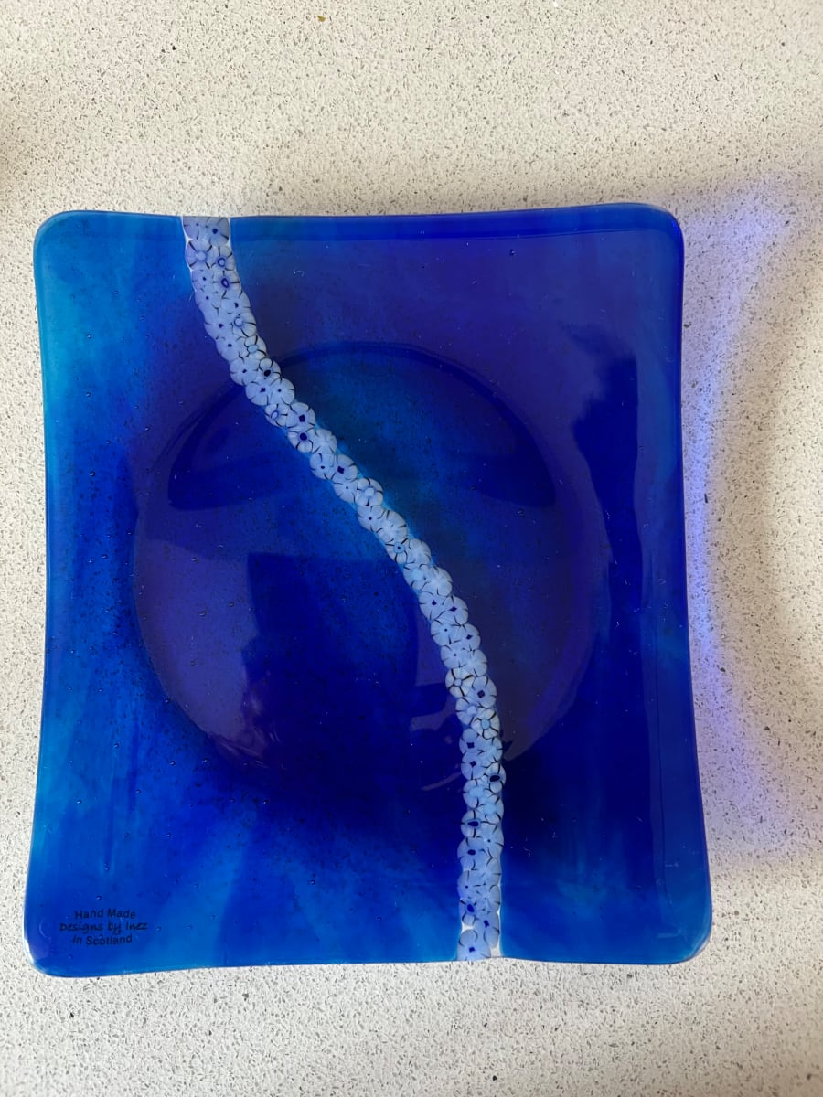 Deep blue glass plate by Inez Jenkins  Image: Deep blue glass plate by Inez Jenkins