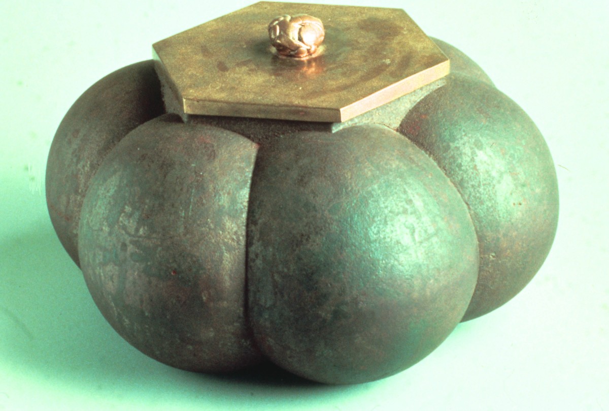 Six Lobed Vessel by William Underhill, Image 1.