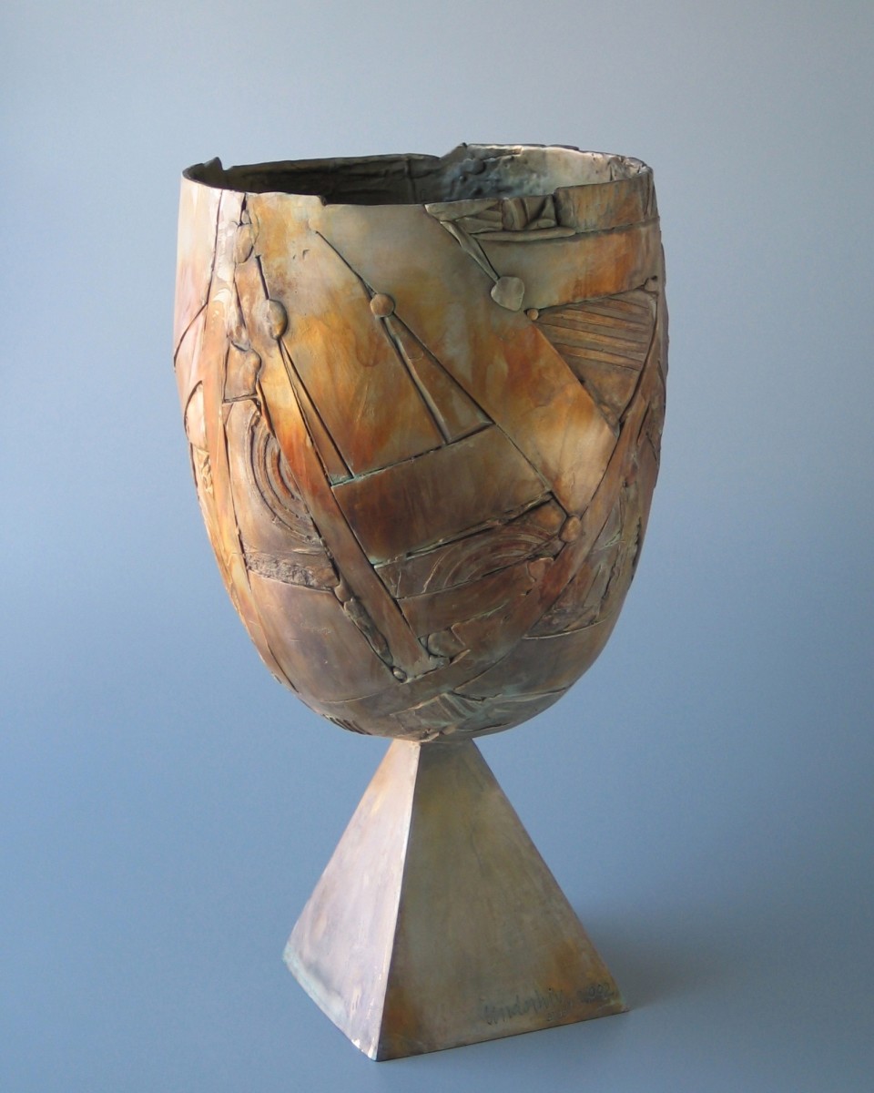 Oval Urn on Pyramid (Brown) by William Underhill 