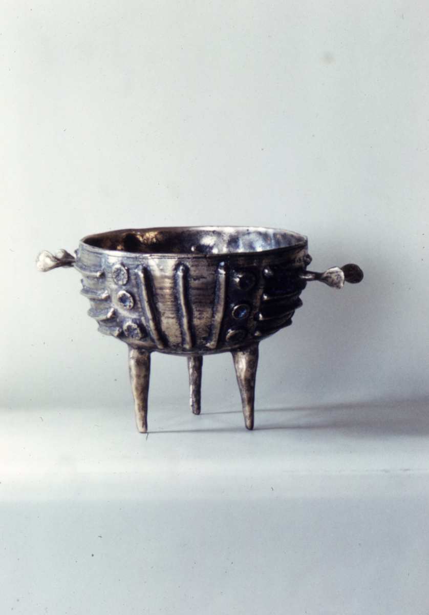 Small Bronze Vessel by William Underhill, Image 1.
