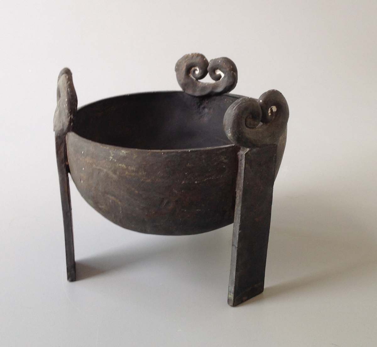 Curly Horns Tripod by William Underhill, Image 1.