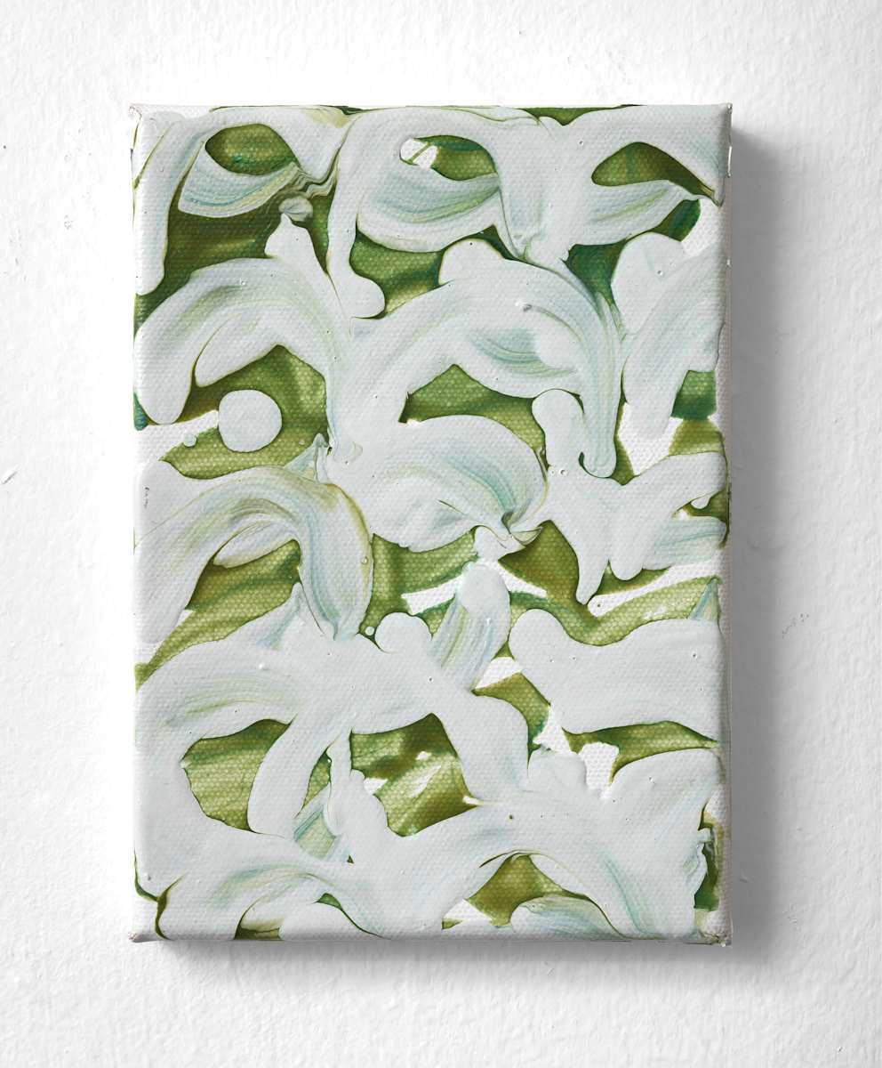 Little_green_white_Helix_left 